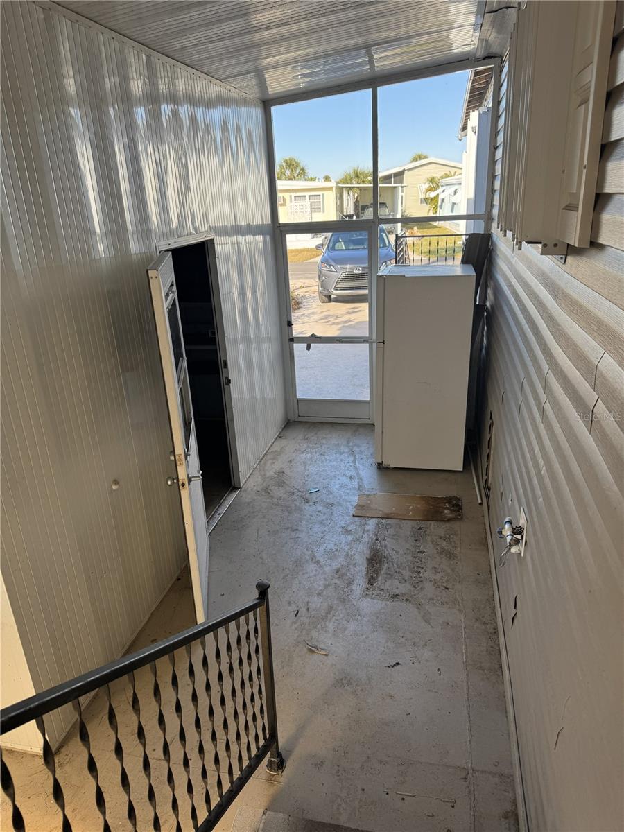 Image 36 of 41 For 216 Como Drive