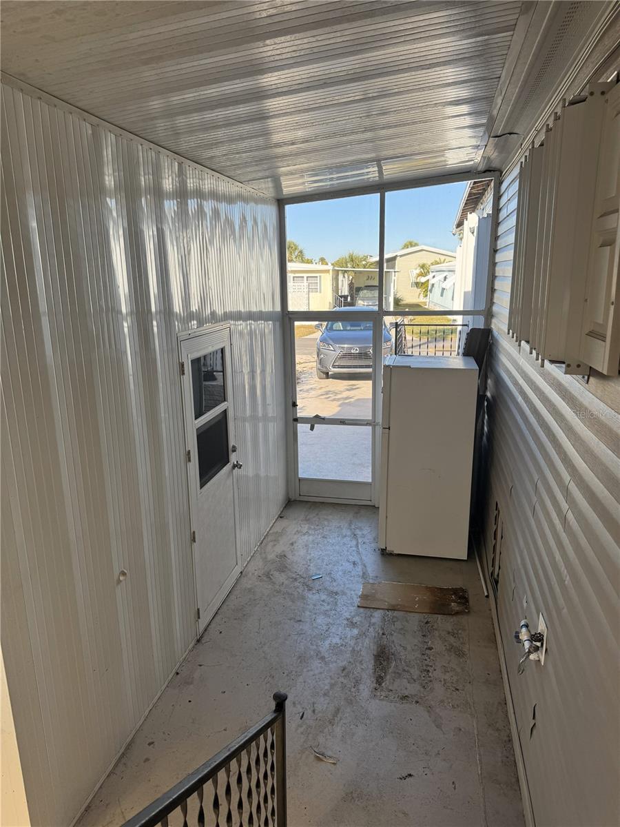 Image 39 of 41 For 216 Como Drive