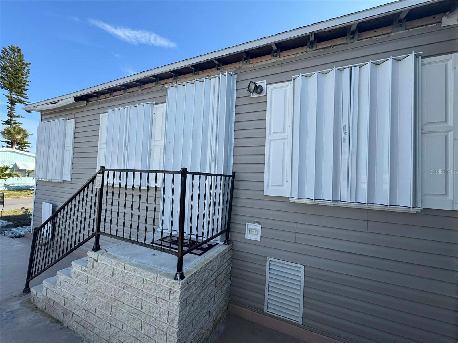 Image 4 of 41 For 216 Como Drive