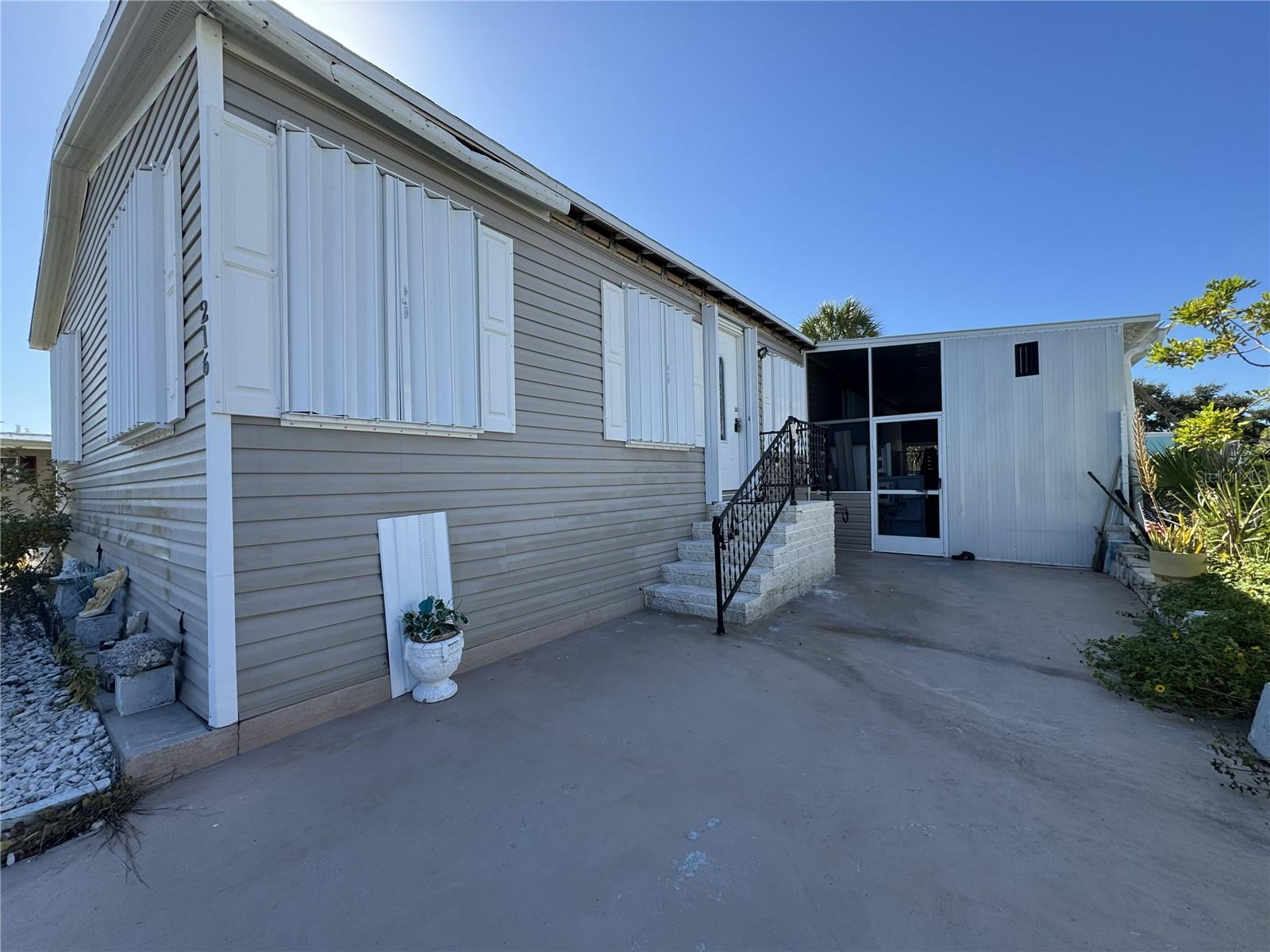 Image 5 of 41 For 216 Como Drive