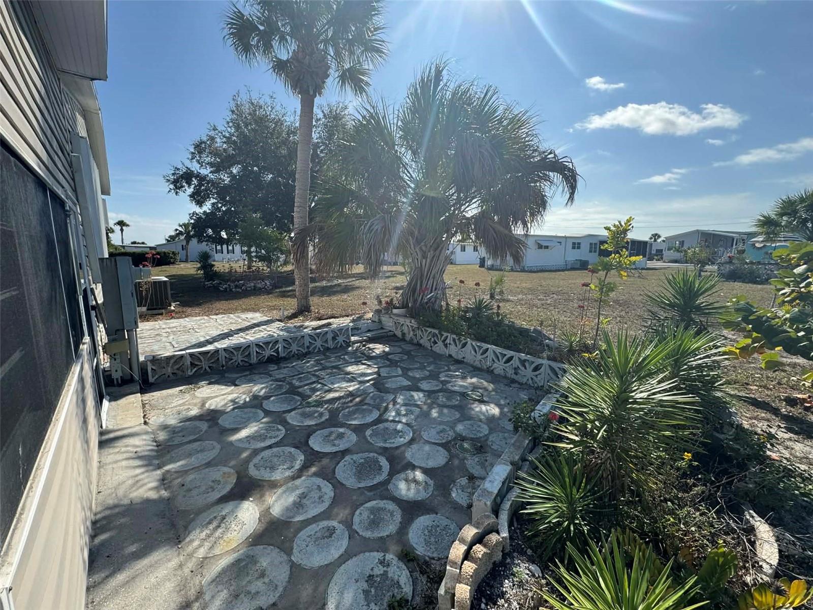 Image 9 of 41 For 216 Como Drive