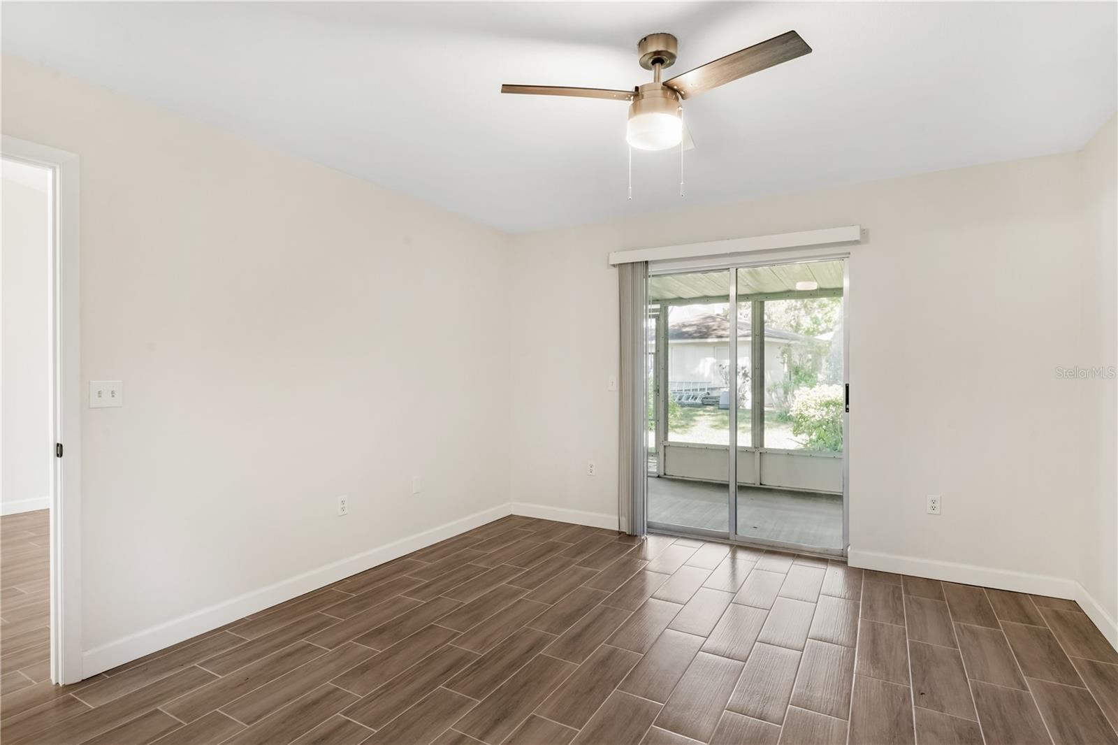 Image 19 of 25 For 5340 Royal Palm Avenue 5340