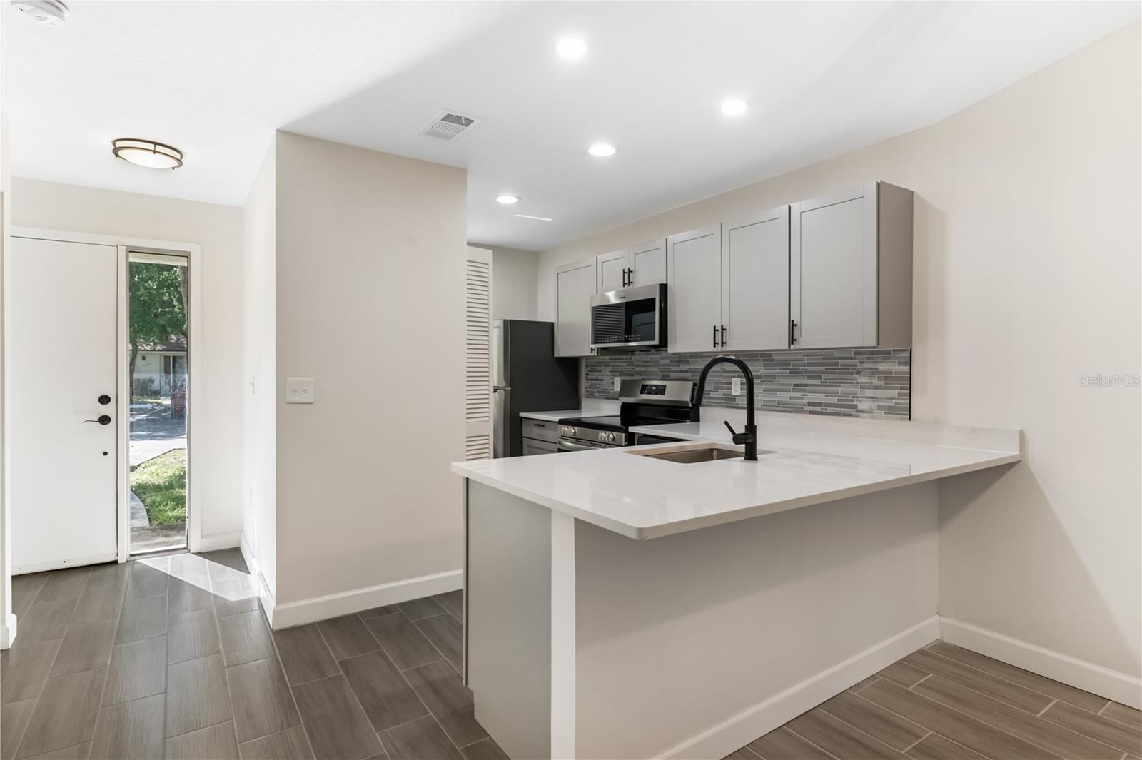 Image 8 of 25 For 5340 Royal Palm Avenue 5340