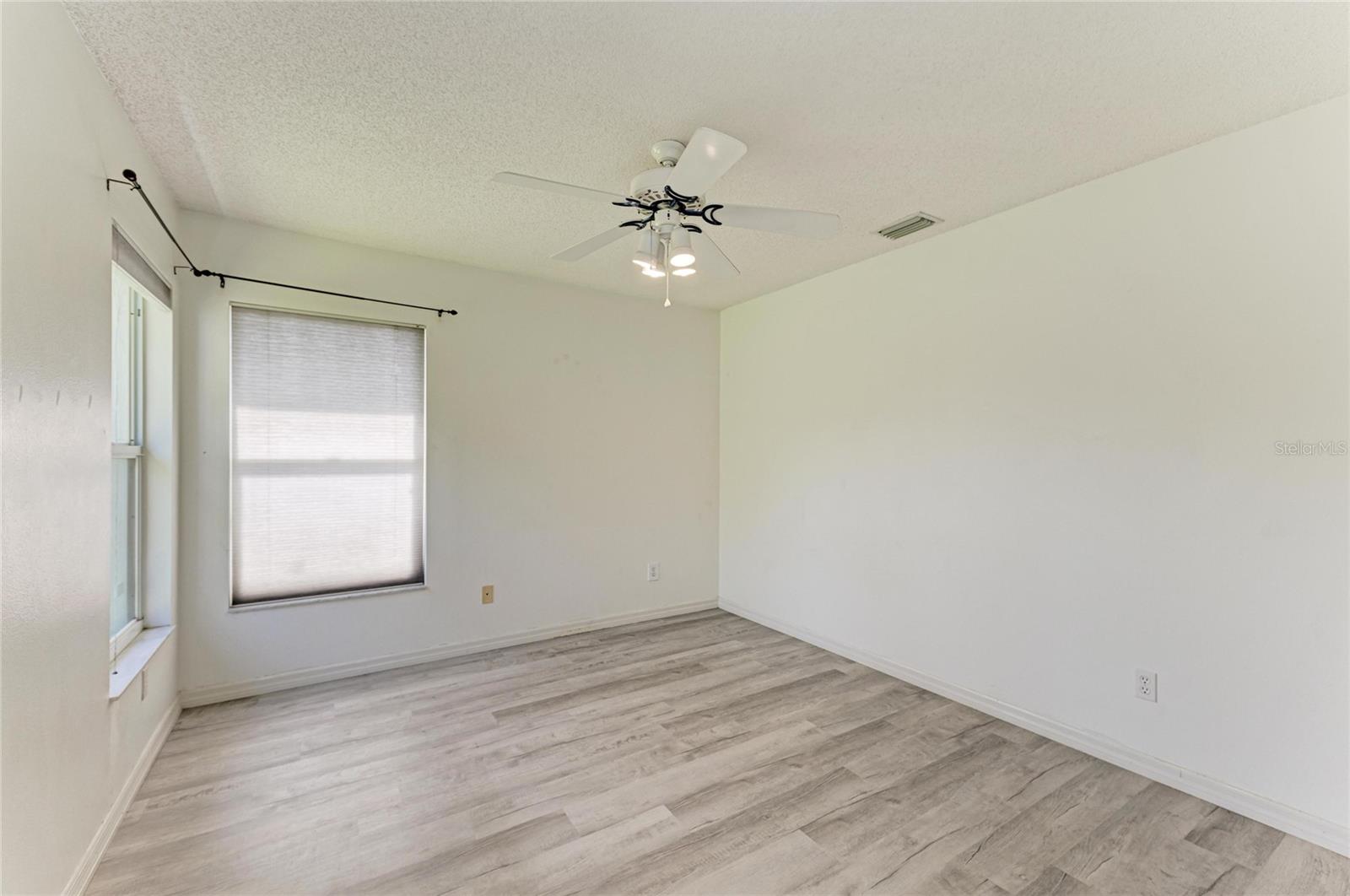 Image 33 of 41 For 4805 76th Court E