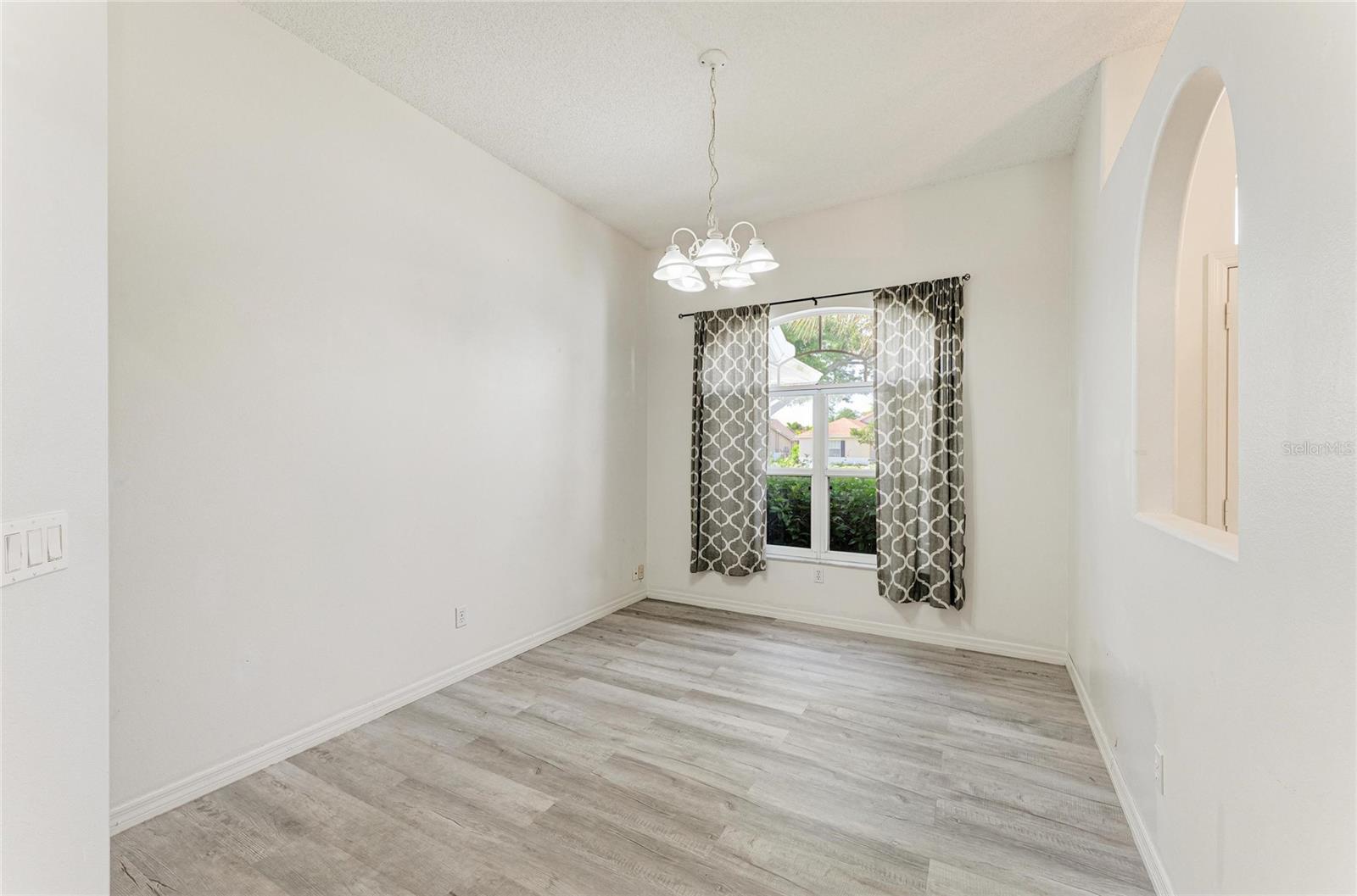 Image 8 of 41 For 4805 76th Court E