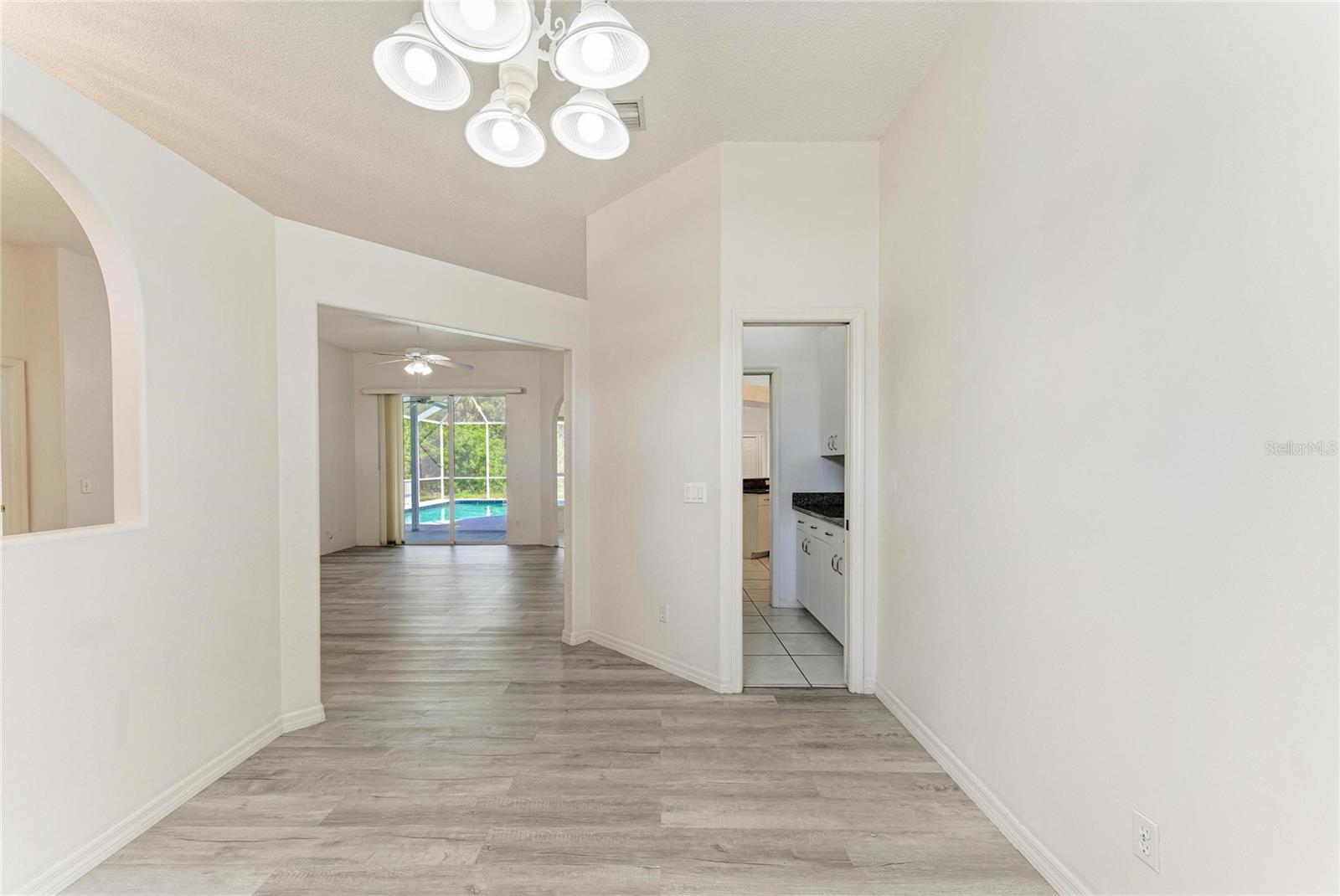 Image 9 of 41 For 4805 76th Court E