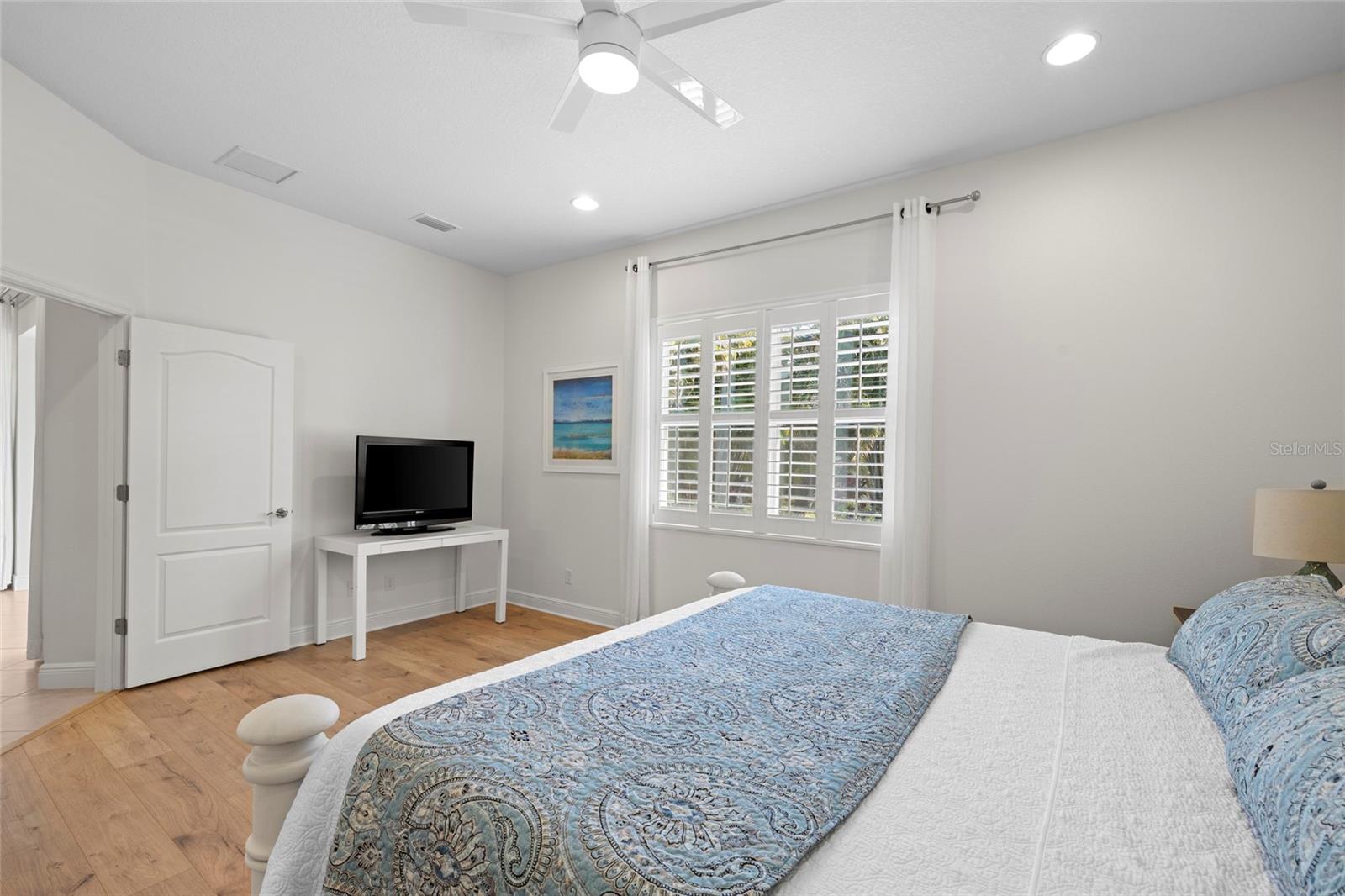 Image 18 of 37 For 4623 Claremont Park Drive