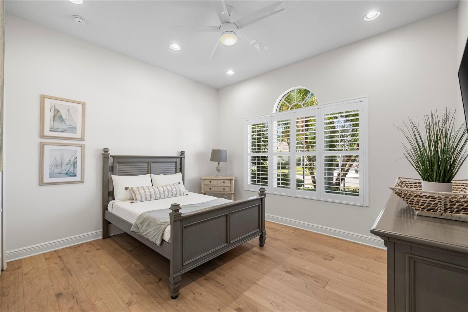 Image 22 of 37 For 4623 Claremont Park Drive