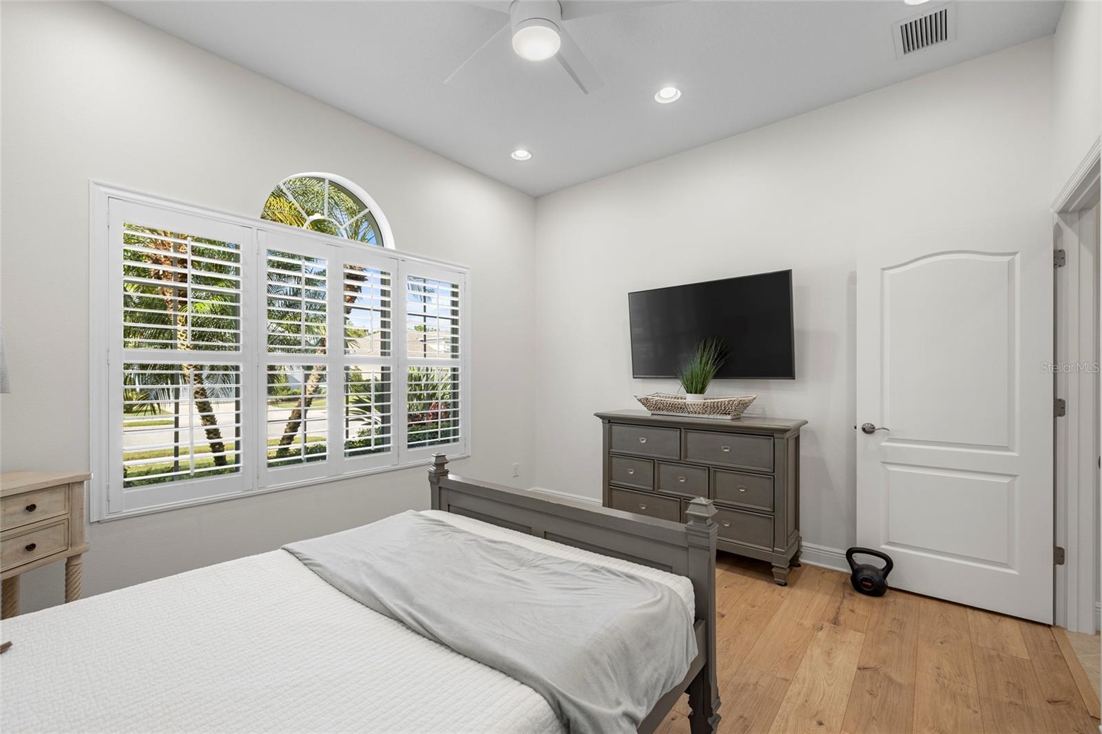 Image 25 of 37 For 4623 Claremont Park Drive