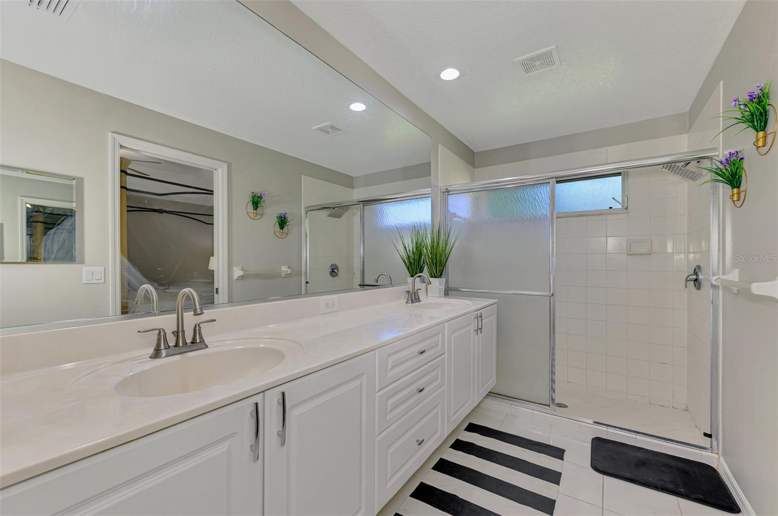 Image 33 of 56 For 6632 Deering Circle