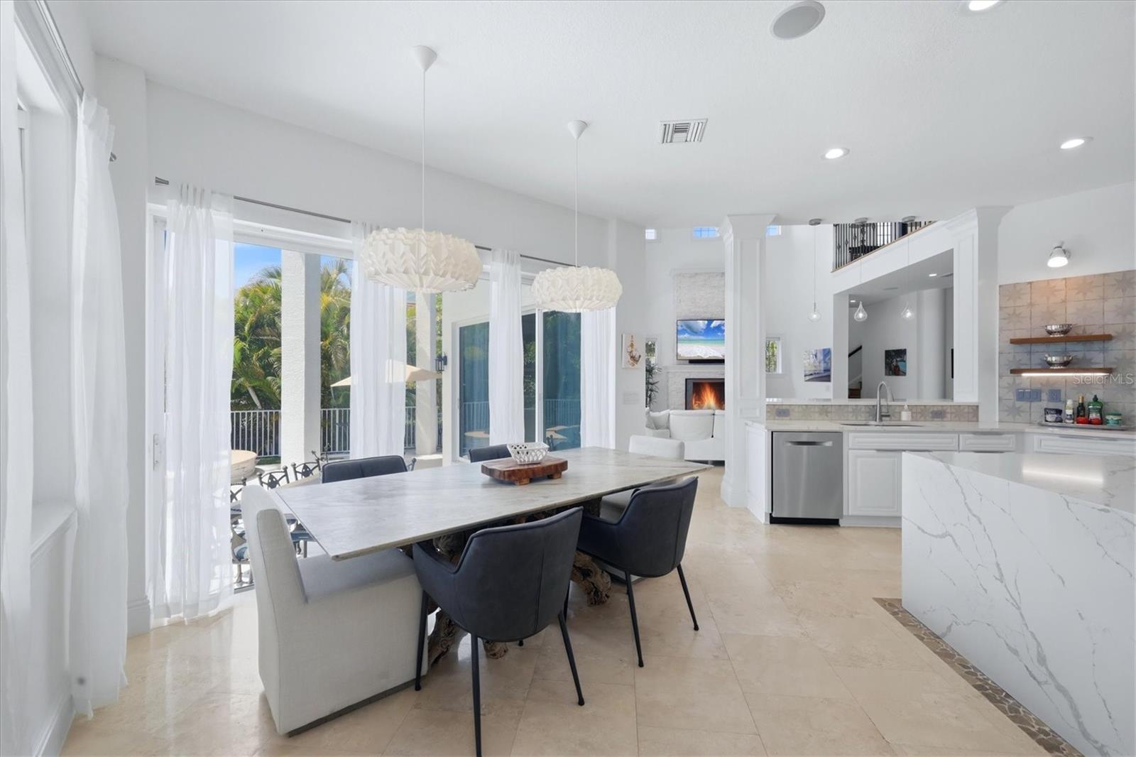 Listing photo id 8 for 7755 Holiday Drive N