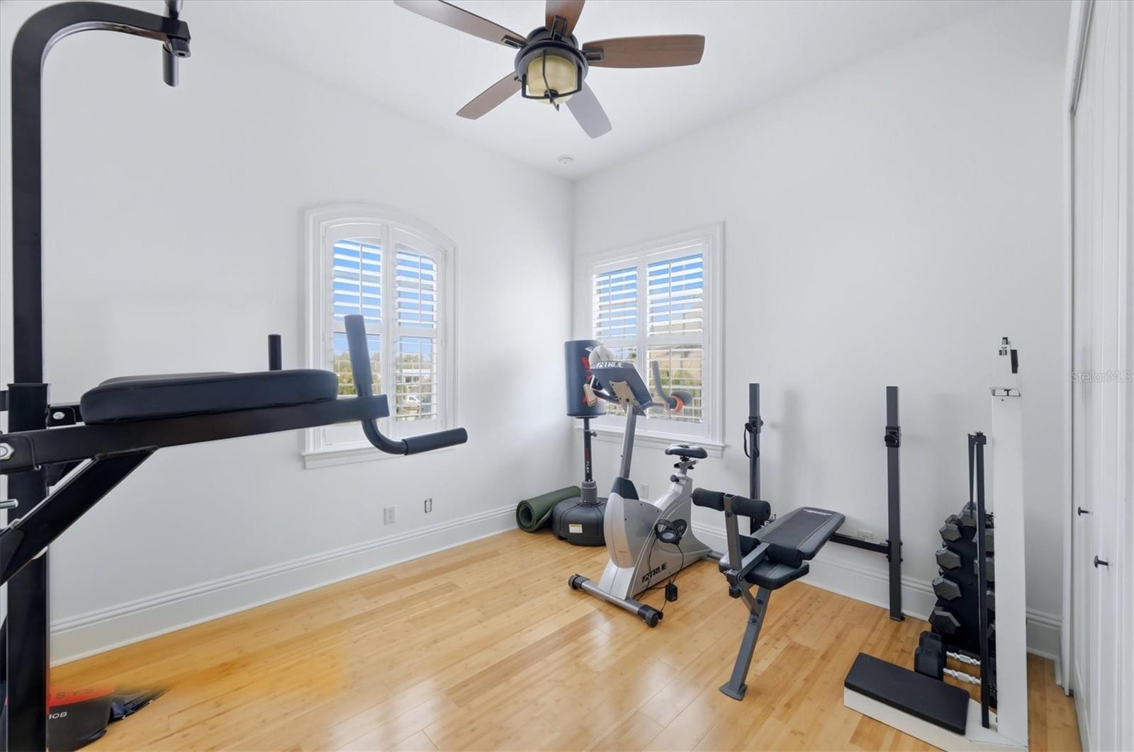 Listing photo id 24 for 7755 Holiday Drive N