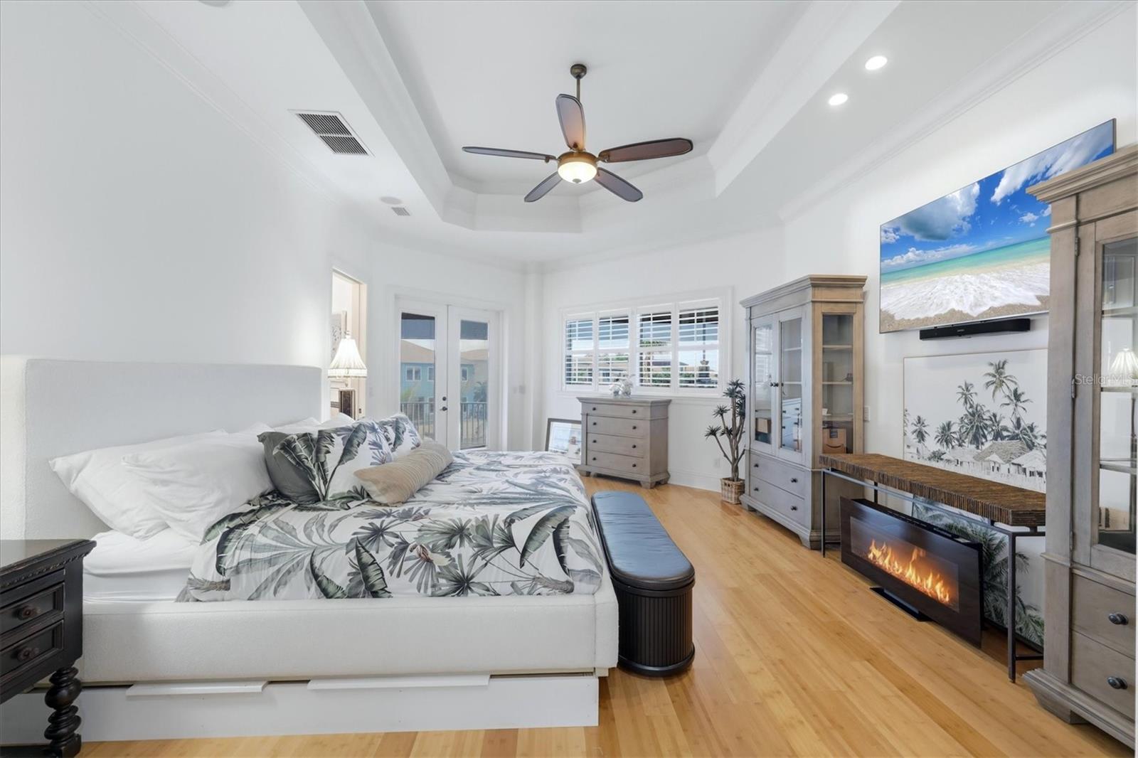 Listing photo id 29 for 7755 Holiday Drive N