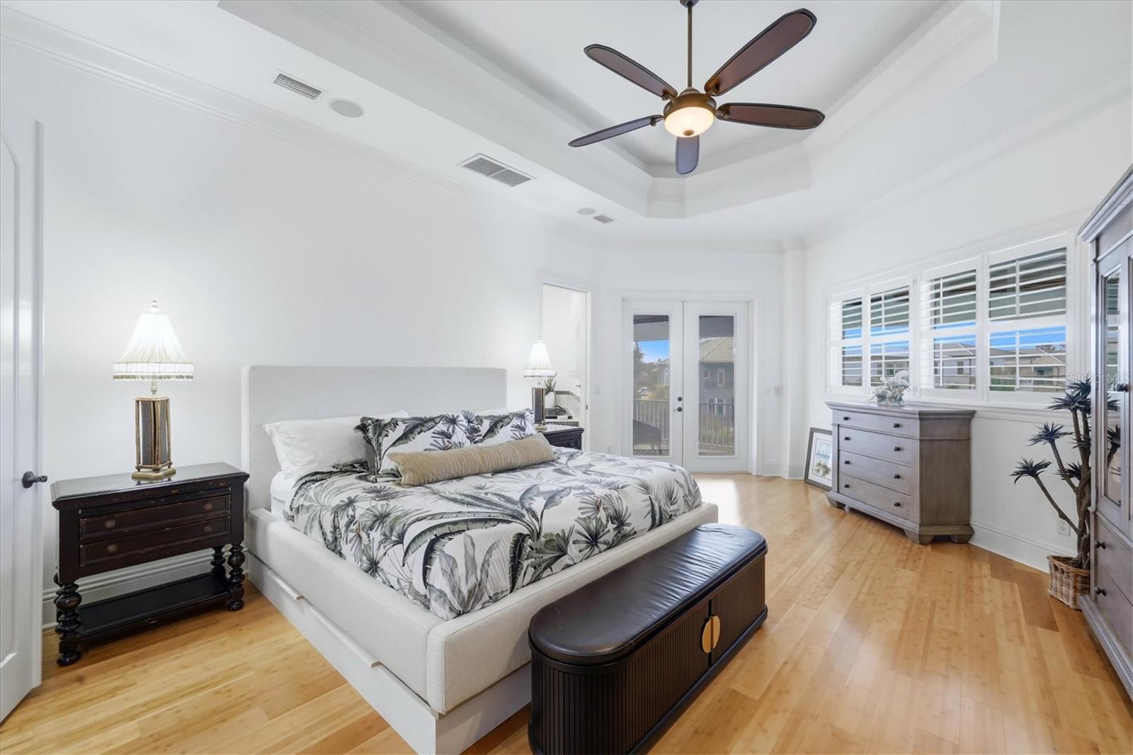 Listing photo id 30 for 7755 Holiday Drive N