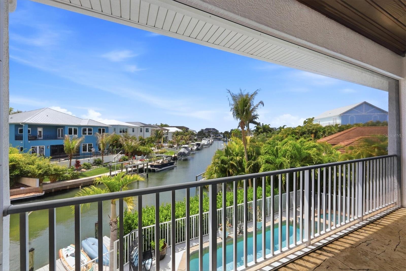 Listing photo id 34 for 7755 Holiday Drive N