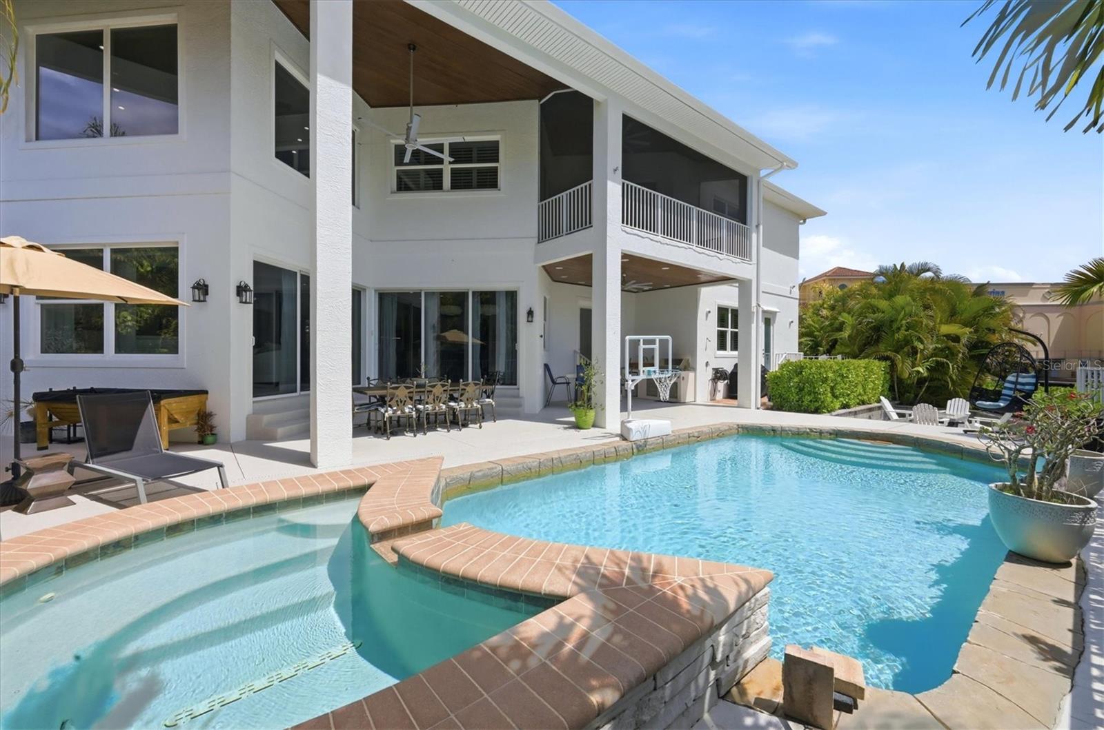 Listing photo id 40 for 7755 Holiday Drive N