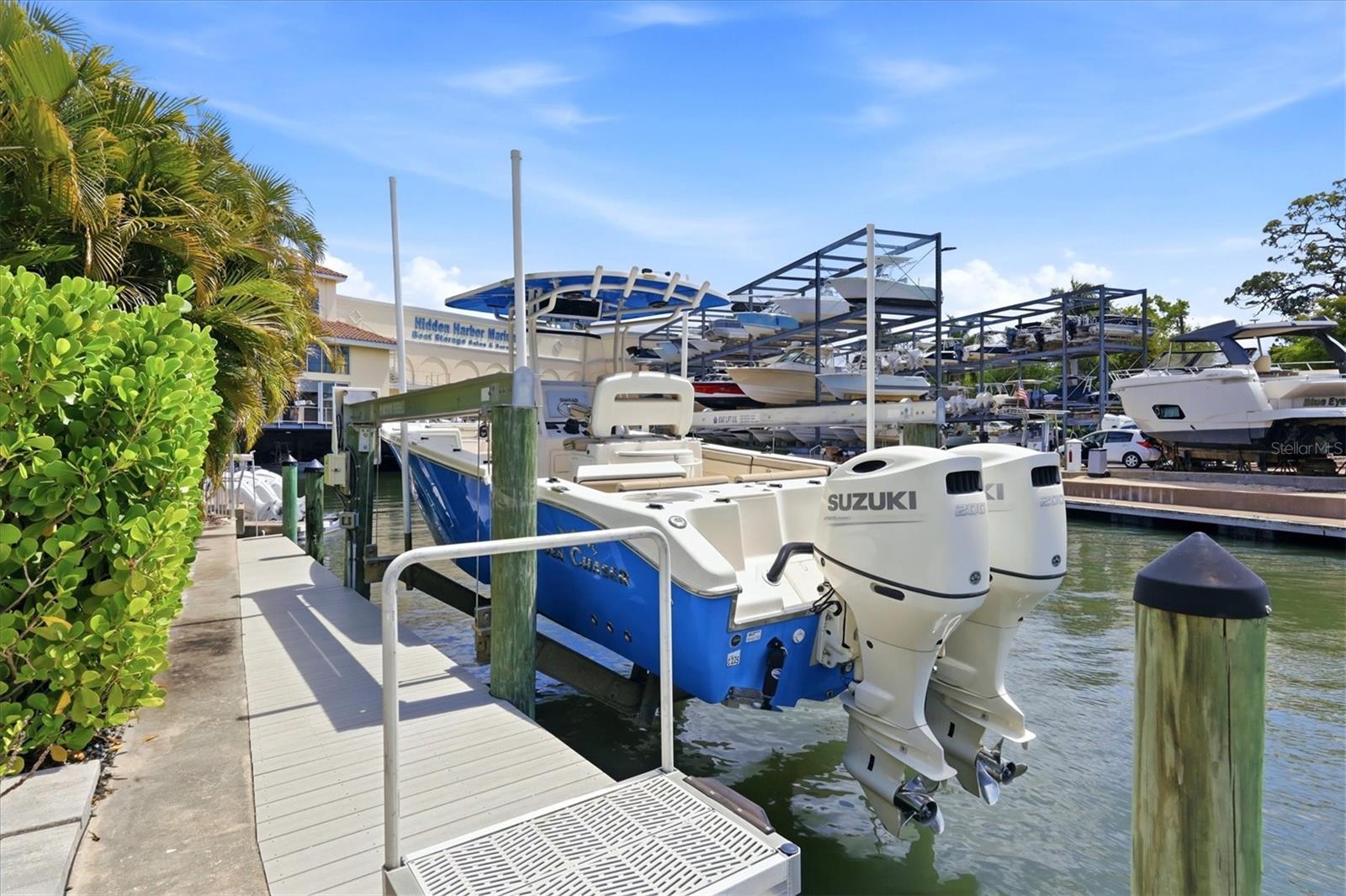 Listing photo id 44 for 7755 Holiday Drive N