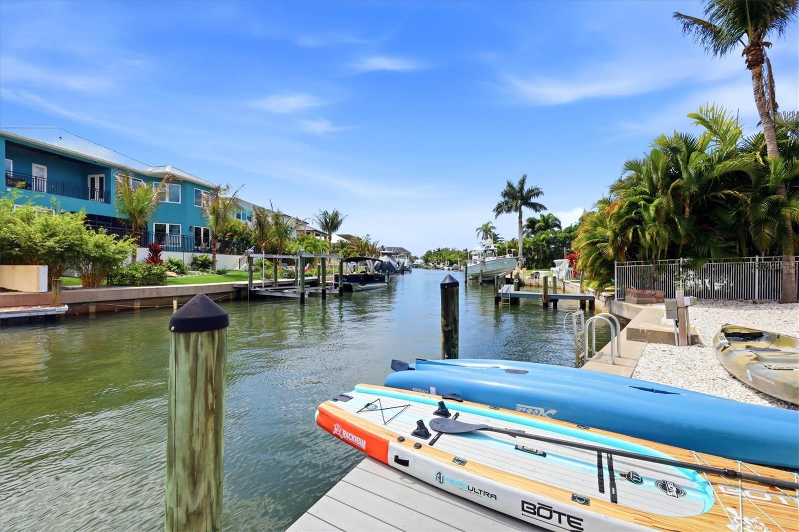 Listing photo id 45 for 7755 Holiday Drive N