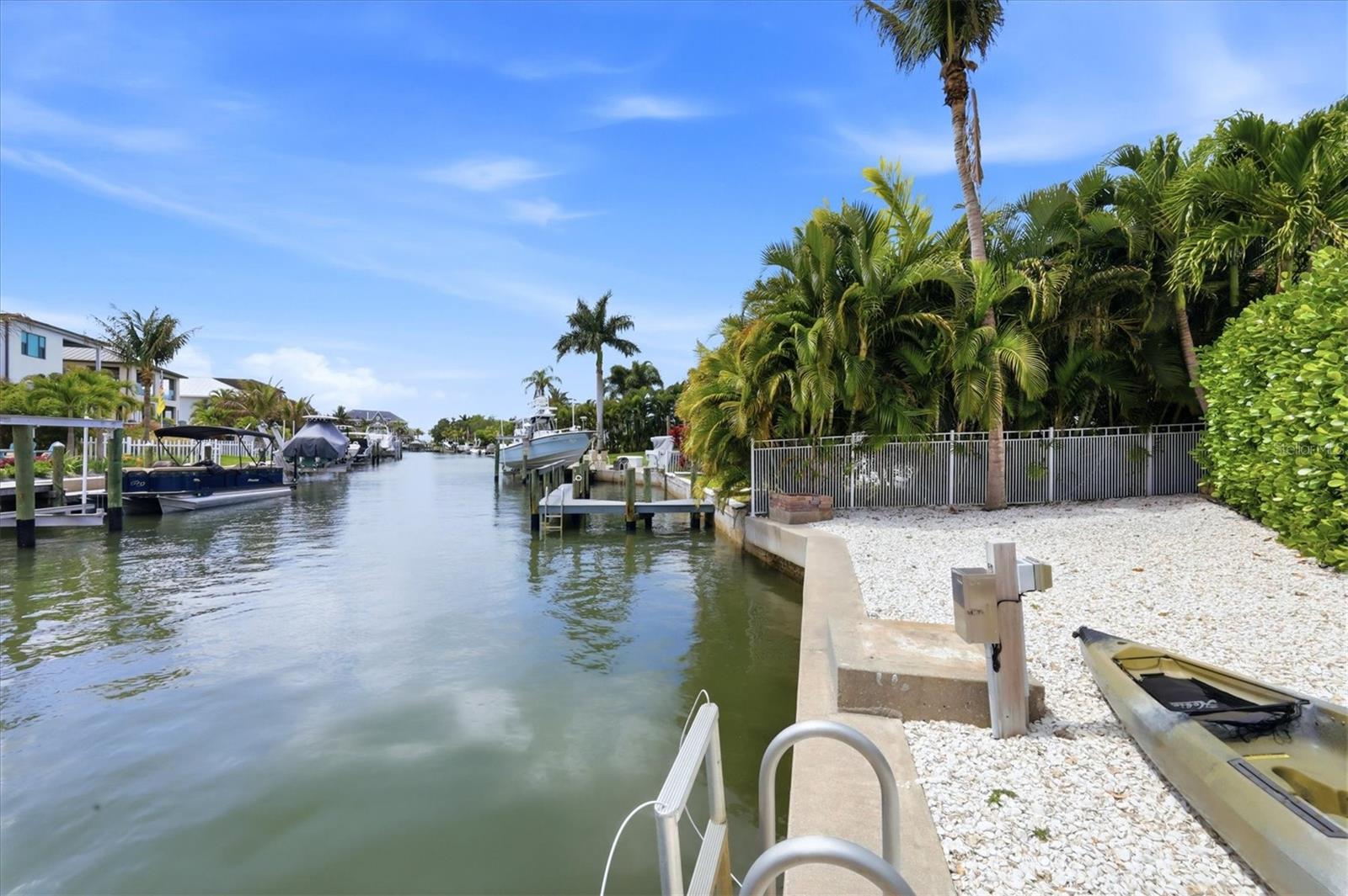 Listing photo id 46 for 7755 Holiday Drive N