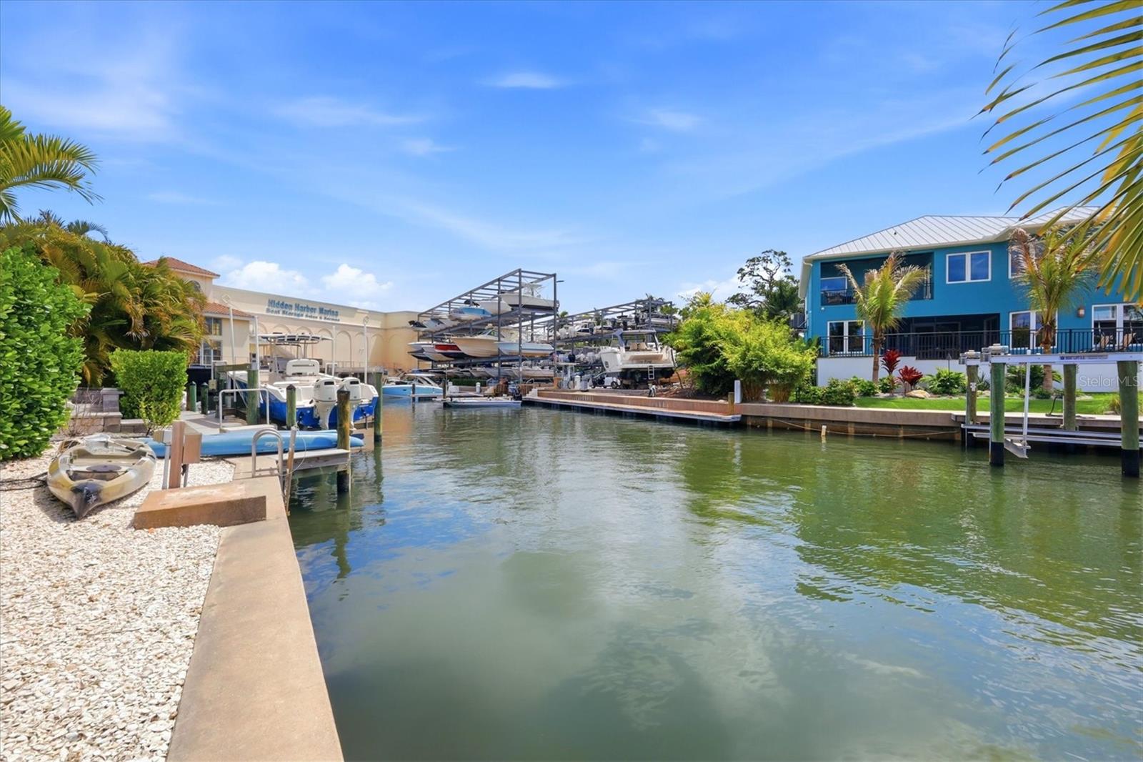 Listing photo id 47 for 7755 Holiday Drive N