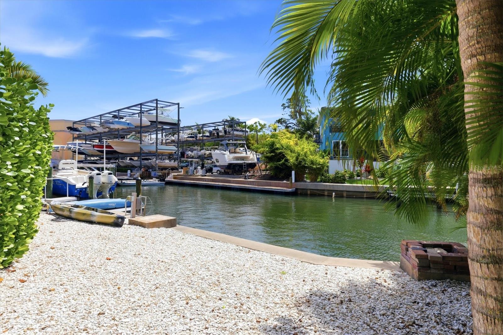 Listing photo id 48 for 7755 Holiday Drive N