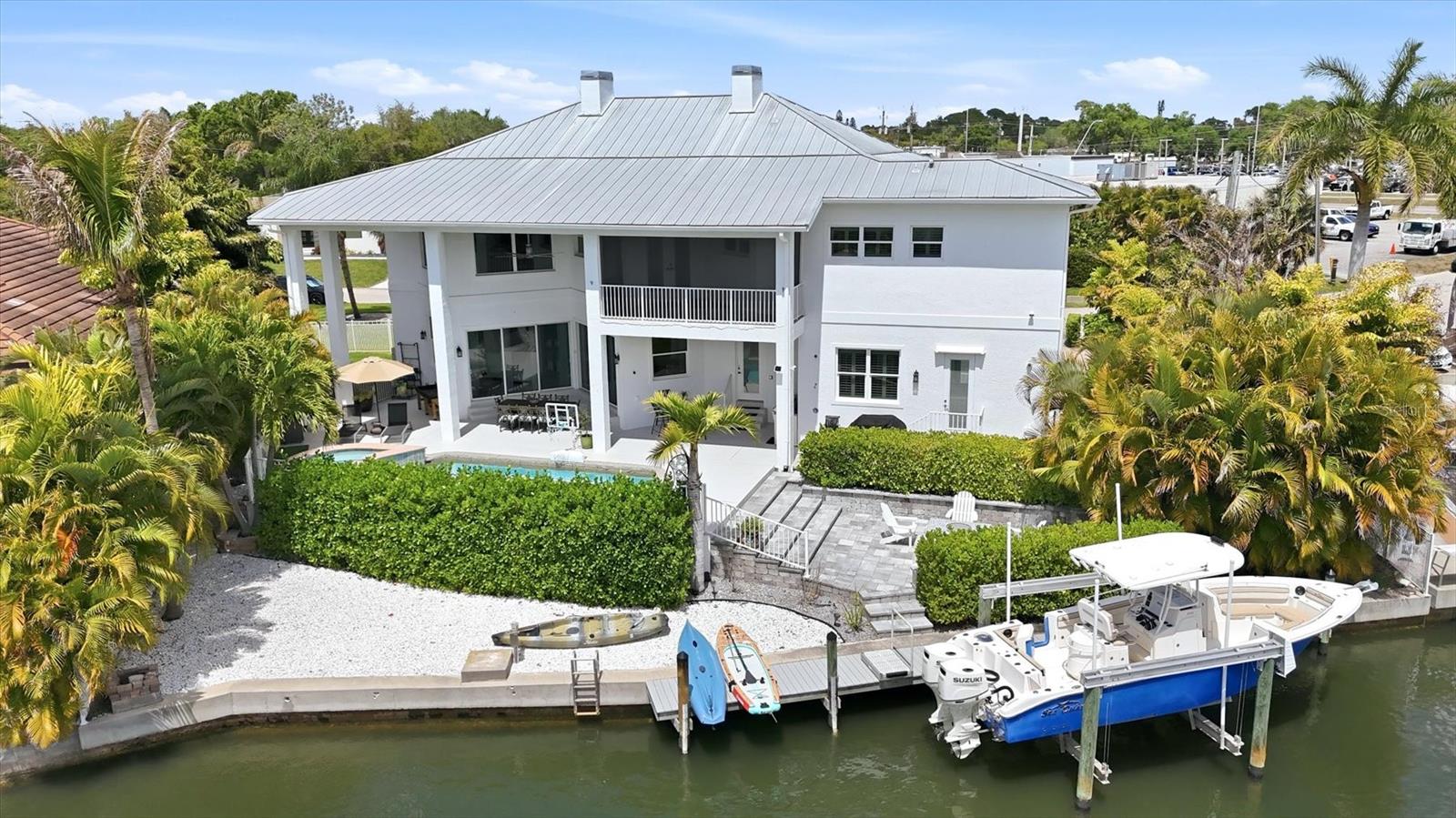 Listing photo id 50 for 7755 Holiday Drive N