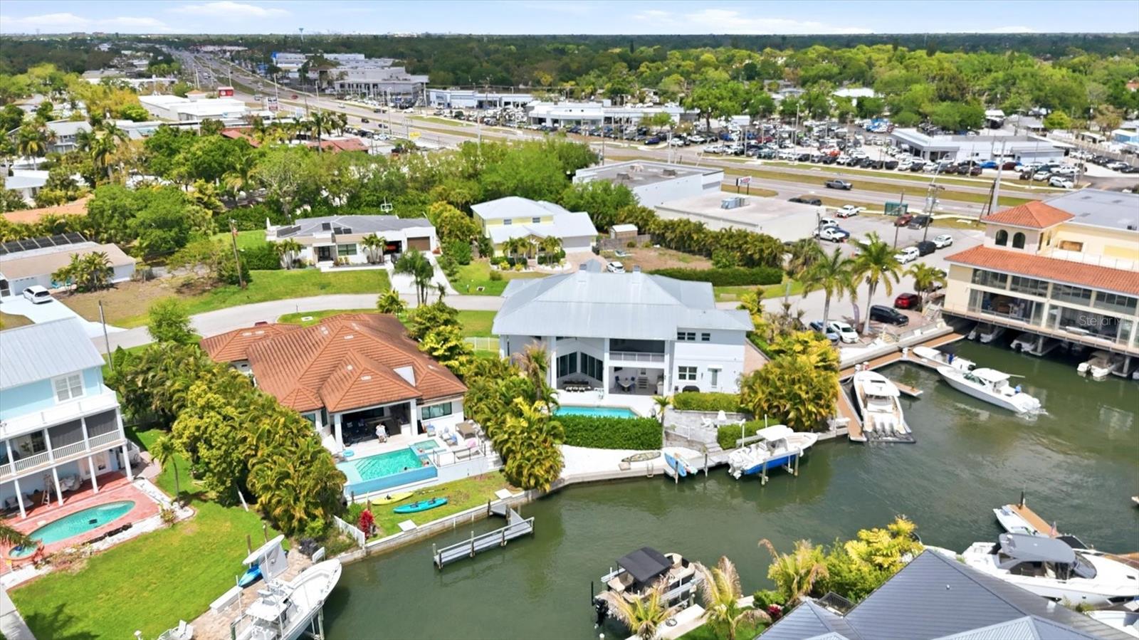 Listing photo id 51 for 7755 Holiday Drive N