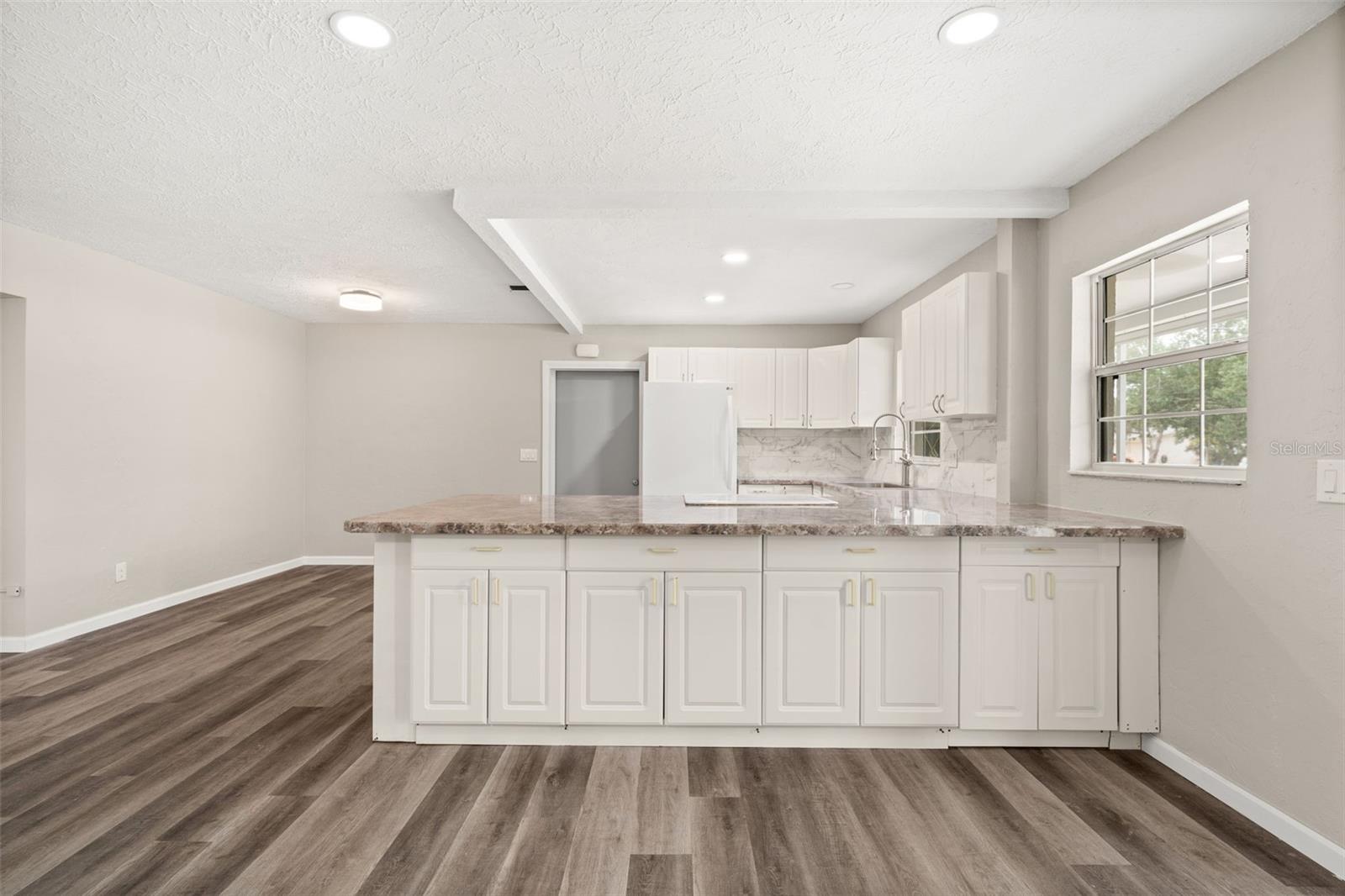 Image 10 of 63 For 5929 Murdock Avenue