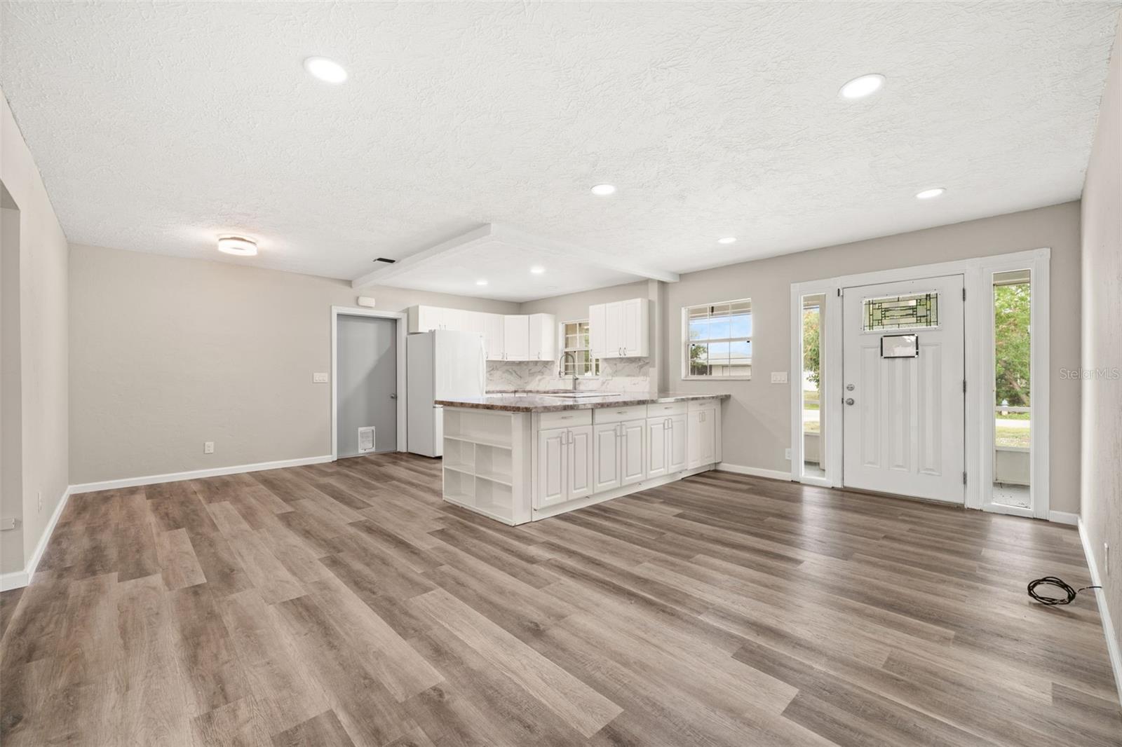 Image 11 of 63 For 5929 Murdock Avenue