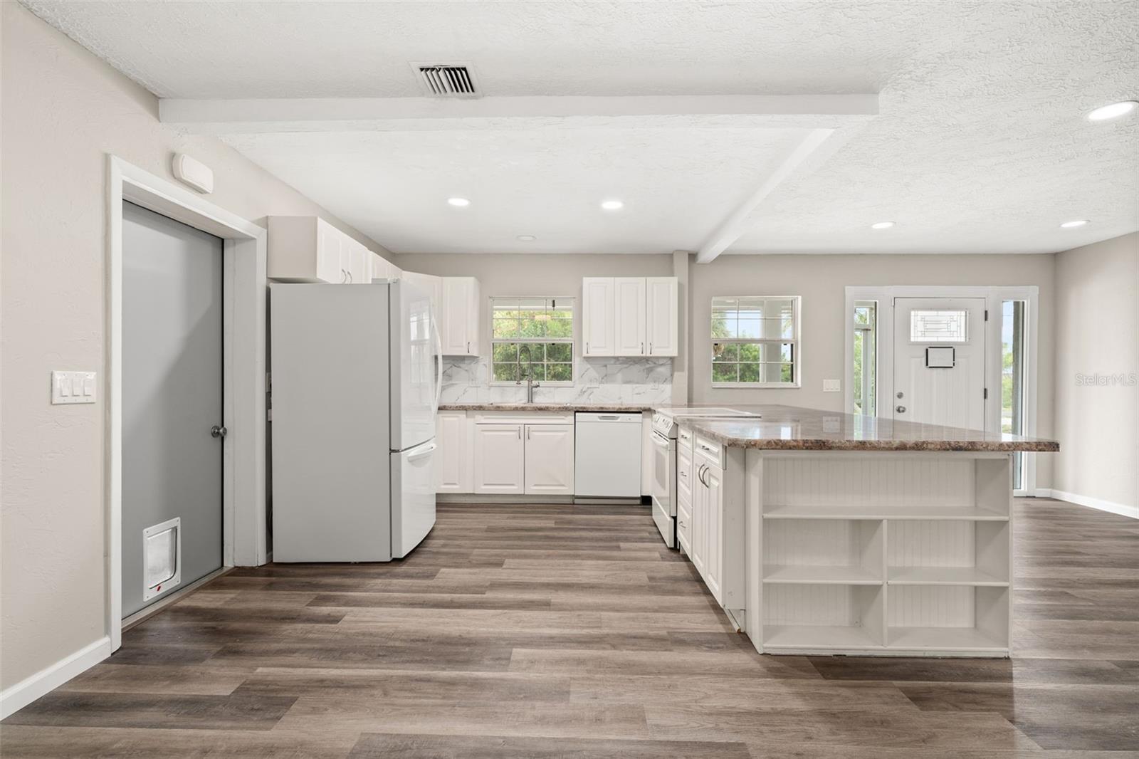 Image 14 of 63 For 5929 Murdock Avenue