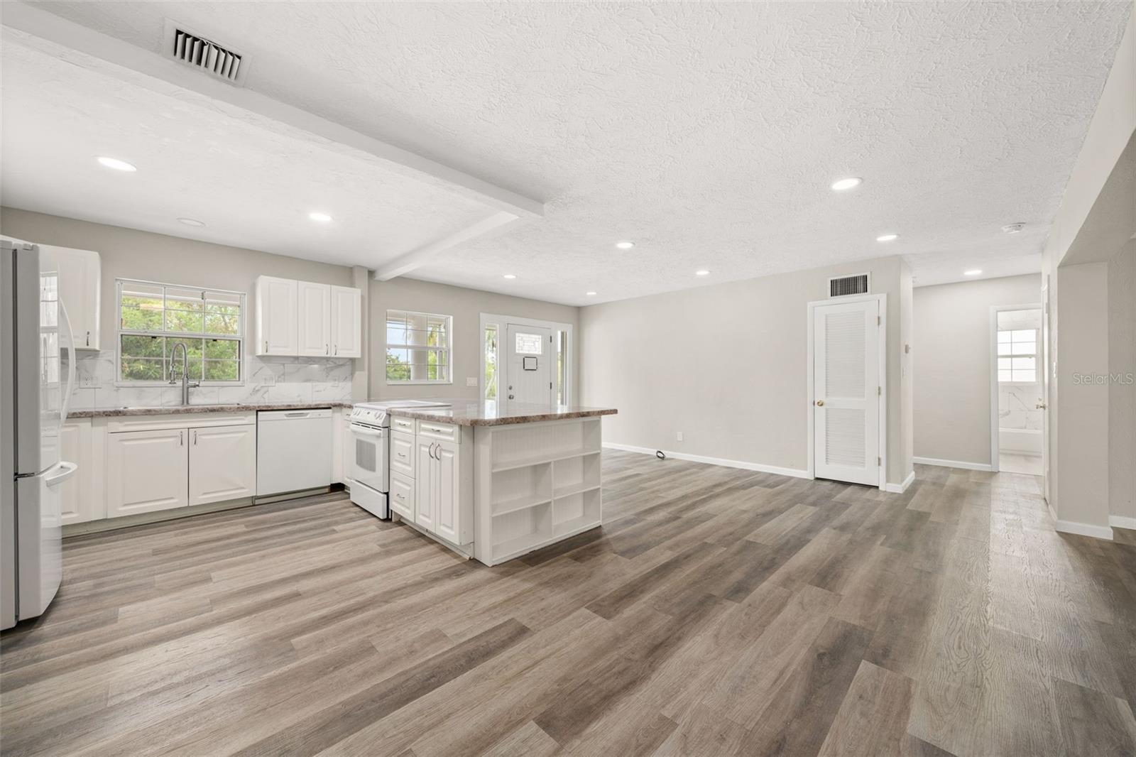 Image 15 of 63 For 5929 Murdock Avenue