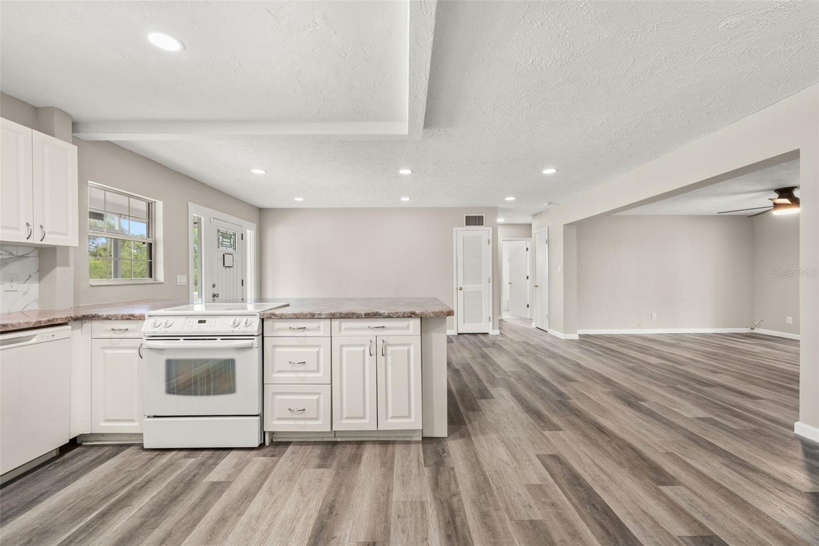 Image 16 of 63 For 5929 Murdock Avenue