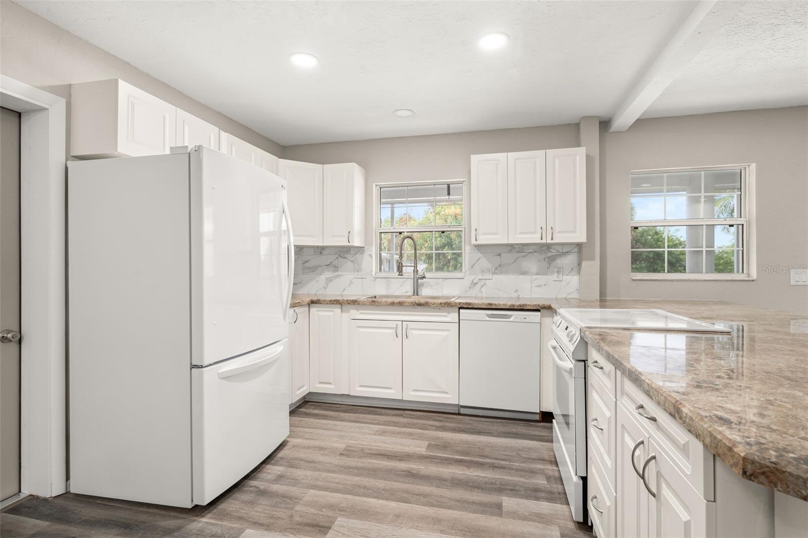 Image 17 of 63 For 5929 Murdock Avenue