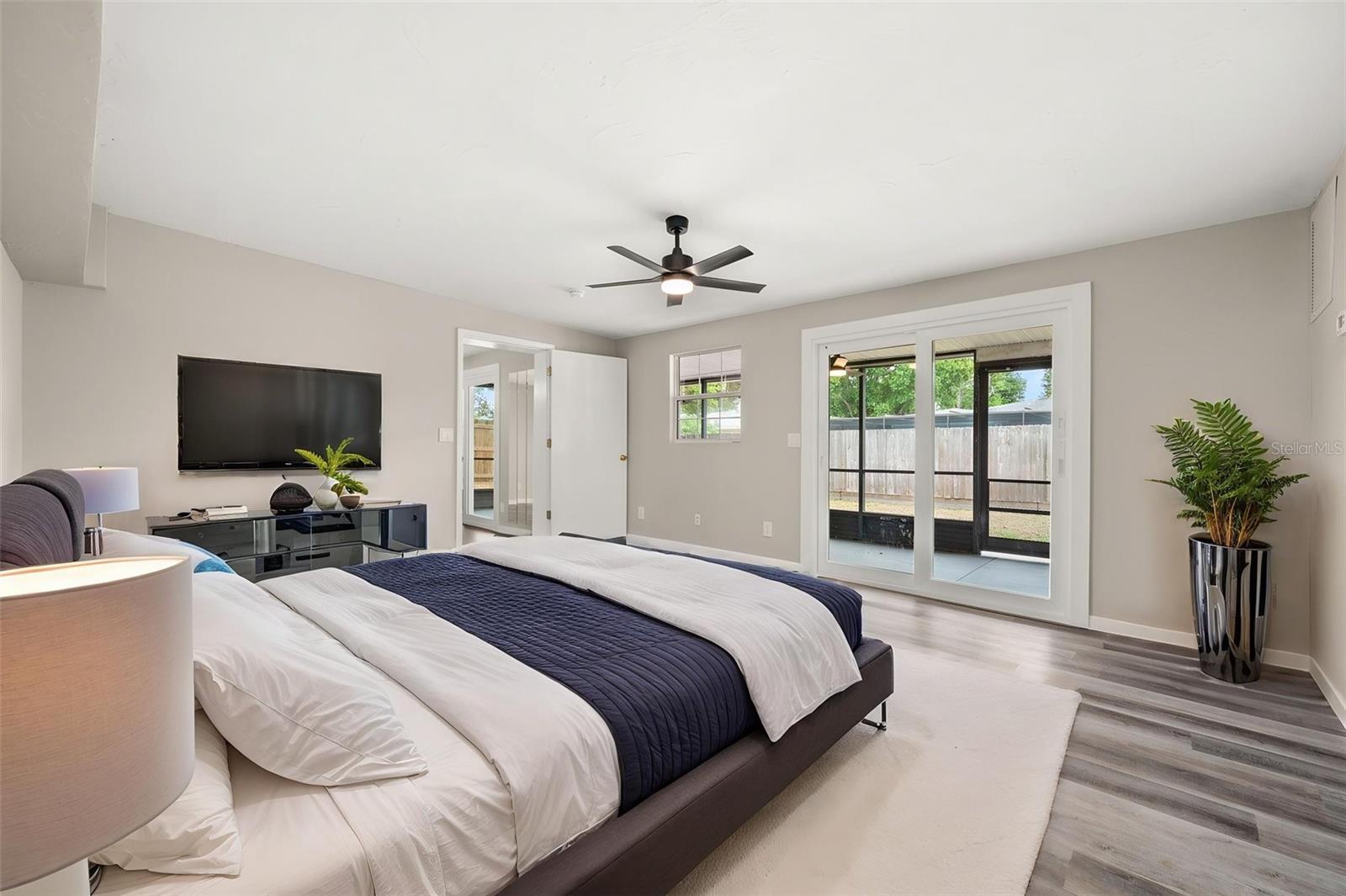 Image 24 of 63 For 5929 Murdock Avenue