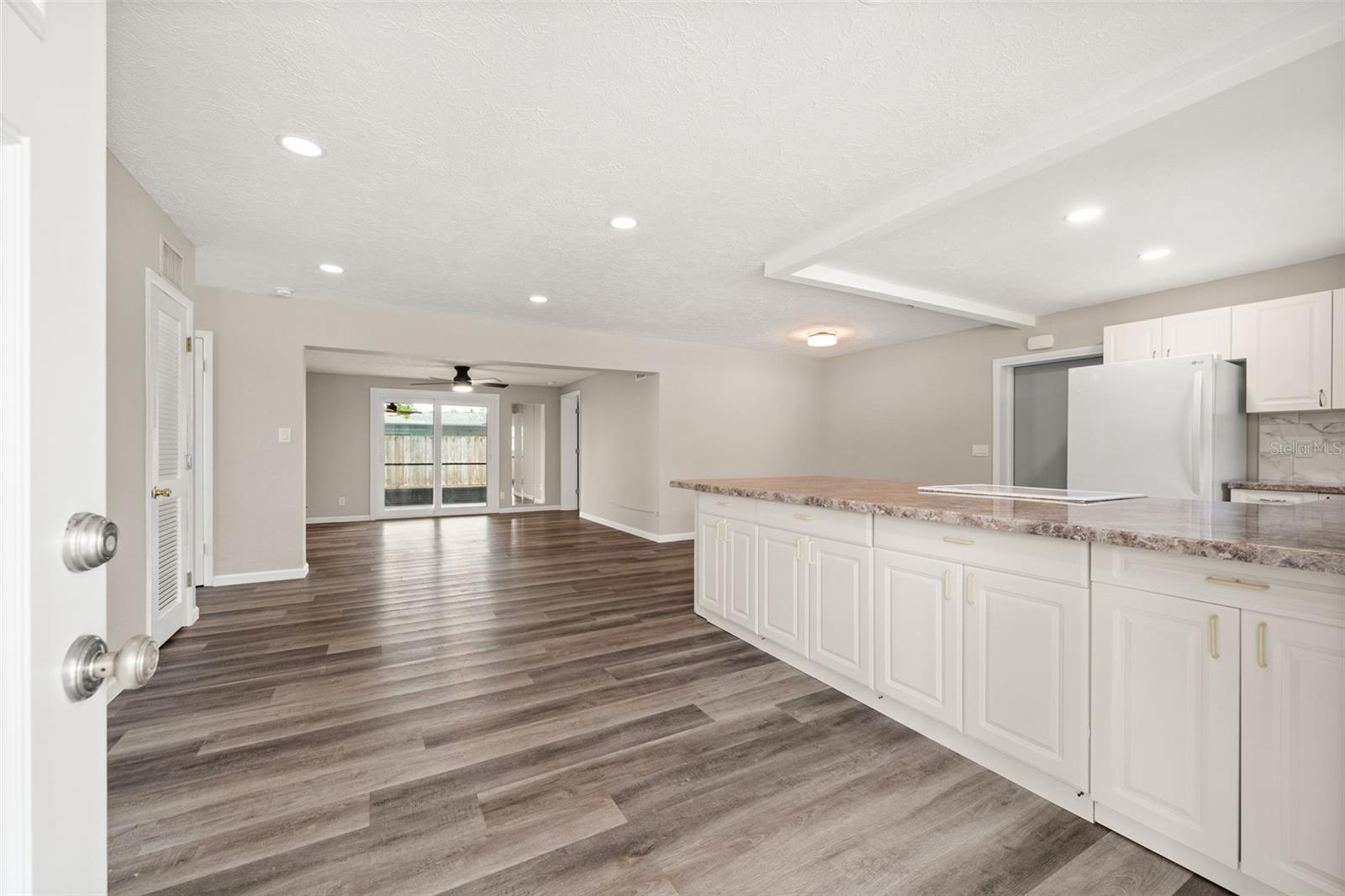 Image 9 of 63 For 5929 Murdock Avenue