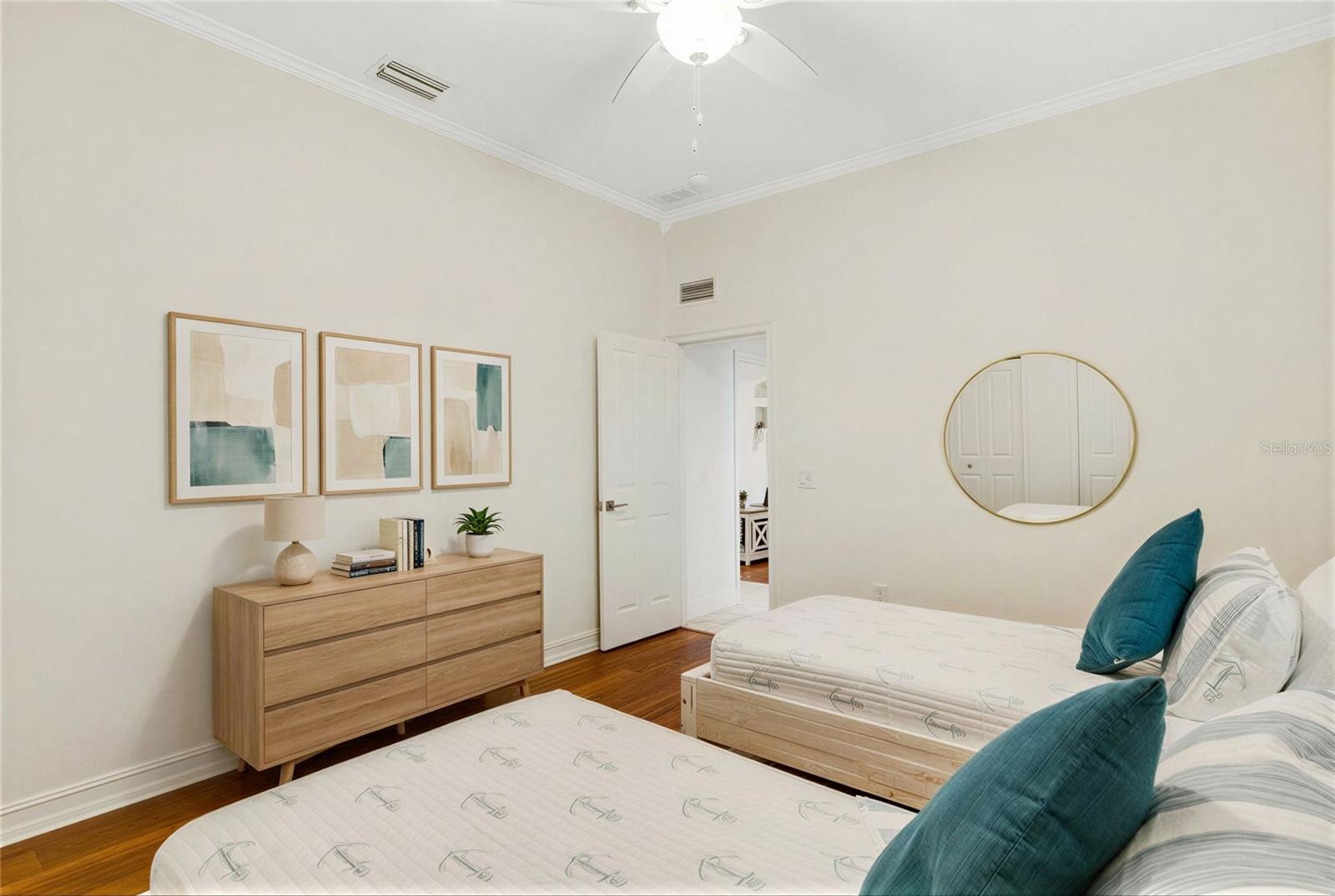 Image 29 of 41 For 4801 Edgemont Court