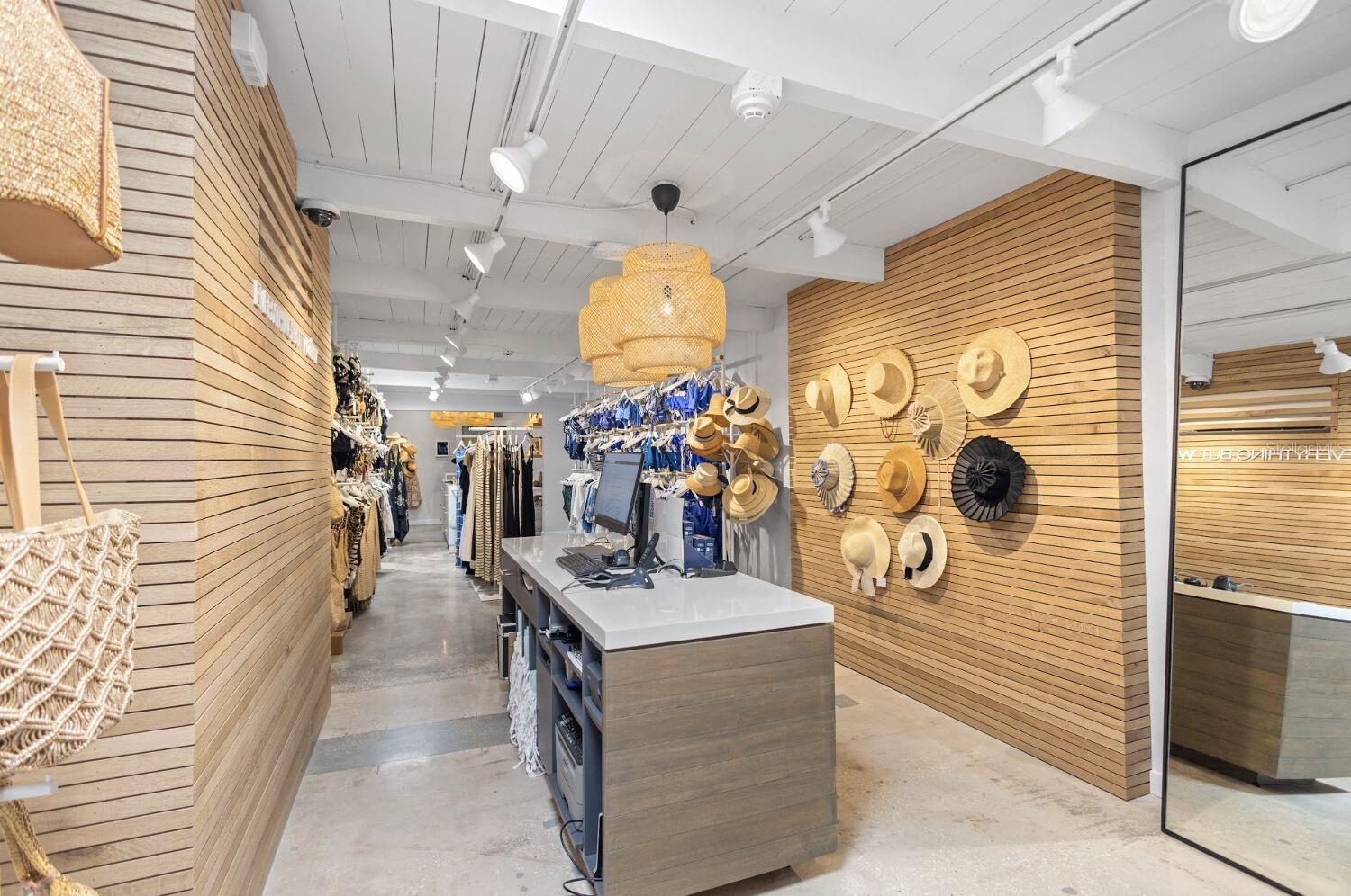 Image 4 of 7 For 331 John Ringling Boulevard 101