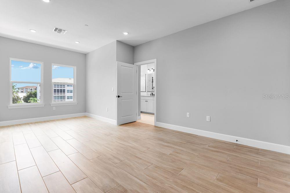 Image 8 of 26 For 1617 Sea Haven Drive 503