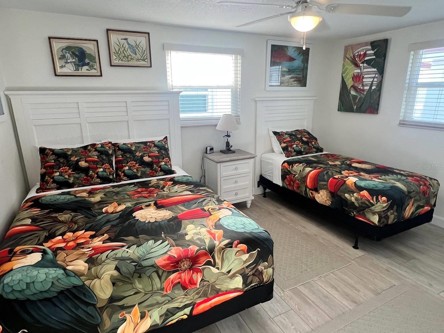 Image 13 of 26 For 6154 Midnight Pass Road 7c