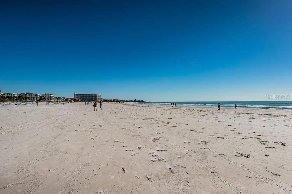 Image 16 of 26 For 6154 Midnight Pass Road 7c