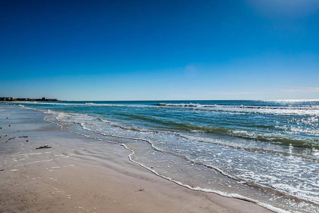 Image 17 of 26 For 6154 Midnight Pass Road 7c