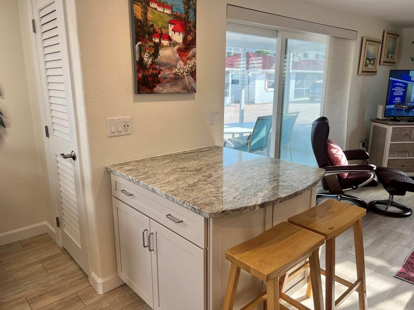 Image 8 of 26 For 6154 Midnight Pass Road 7c