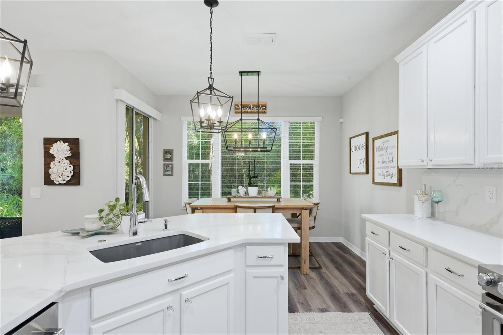 Image 16 of 47 For 5427 Napa Drive