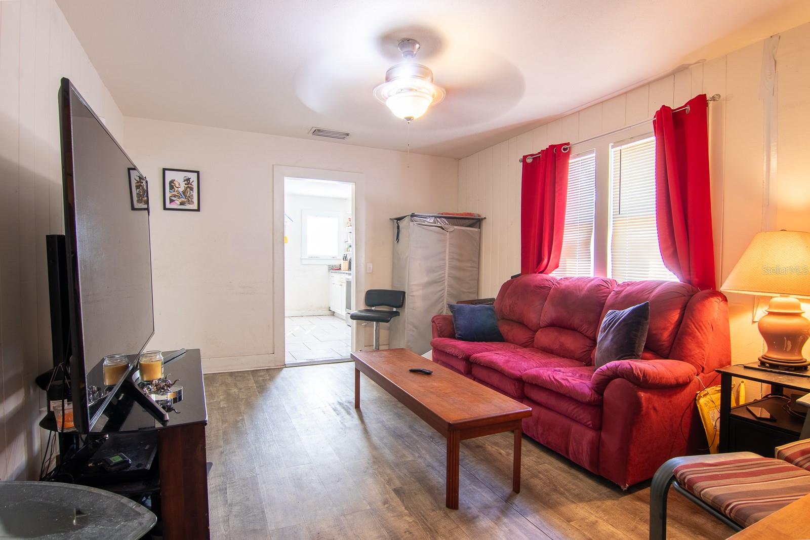 Image 4 of 38 For 620 East Avenue