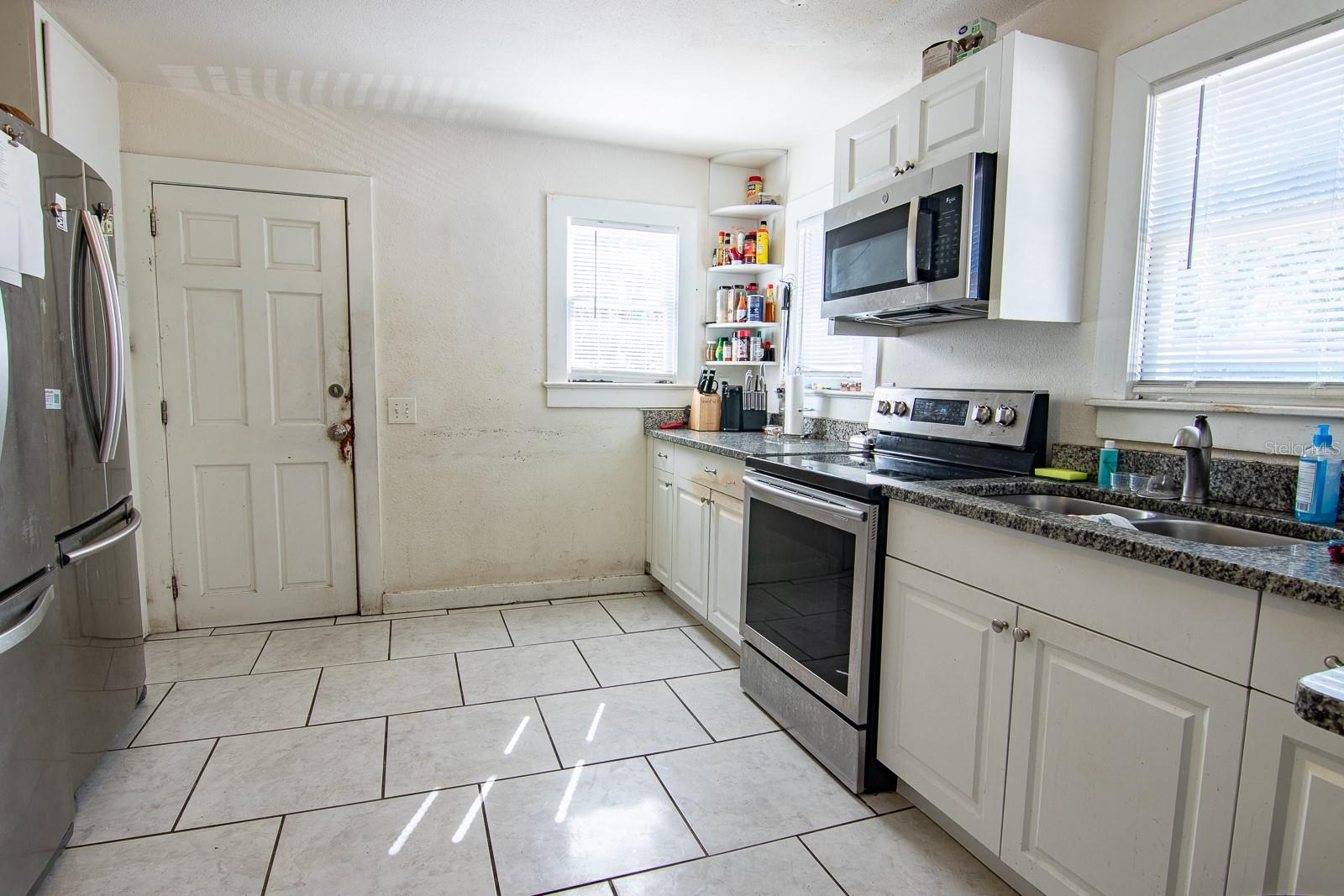 Image 5 of 38 For 620 East Avenue