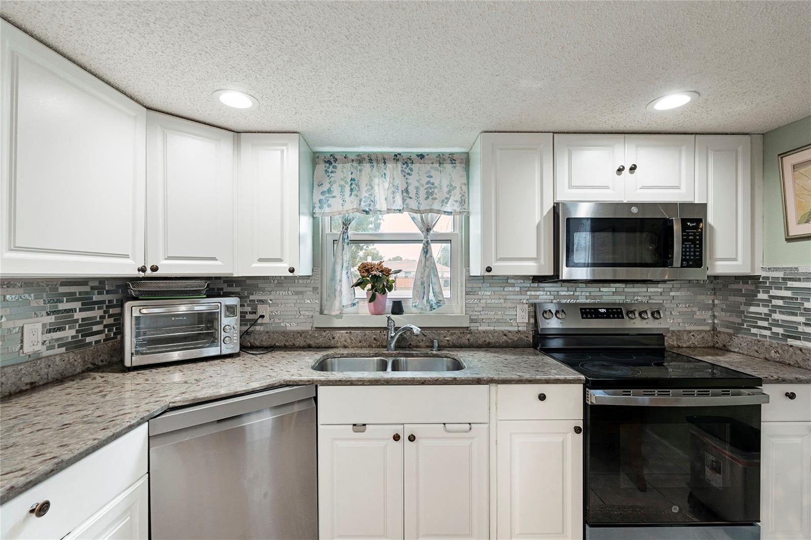 Image 5 of 34 For 7067 Jarvis Road