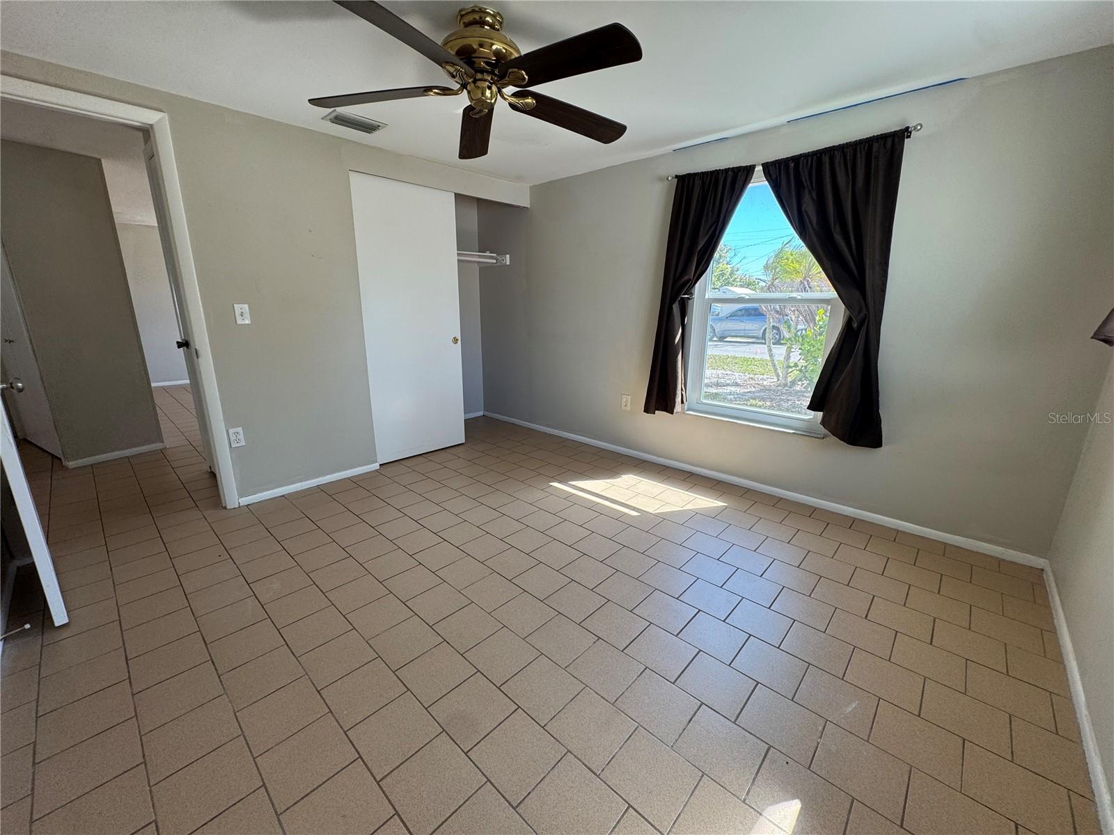 Image 5 of 9 For 3370 Island Date Circle