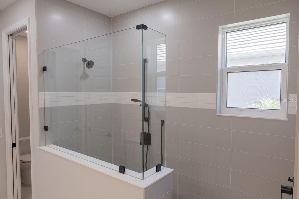 Image 18 of 54 For 8100 Slipway Drive