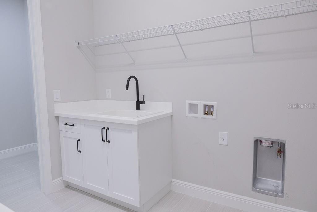 Image 33 of 54 For 8100 Slipway Drive