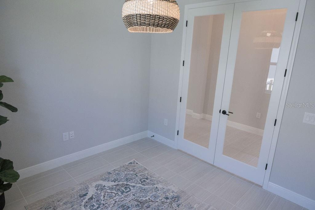 Image 5 of 54 For 8100 Slipway Drive